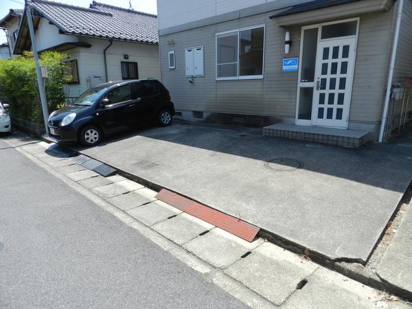 近江八幡市丸の内町アパート 駐車場