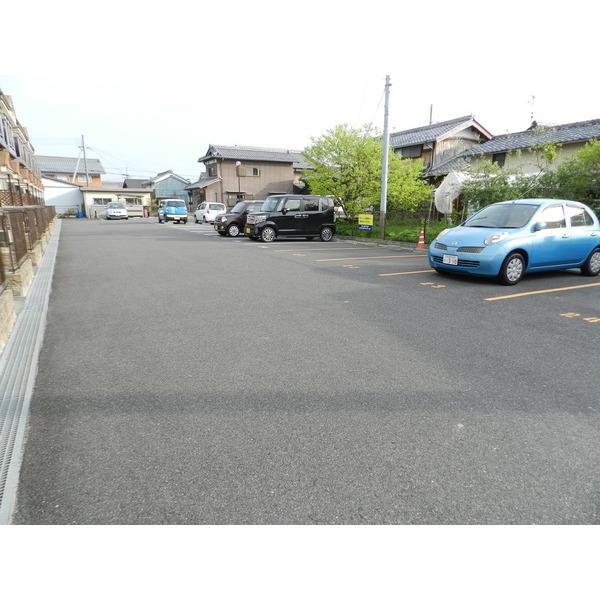 近江八幡市金剛寺町テラスハウス 駐車場