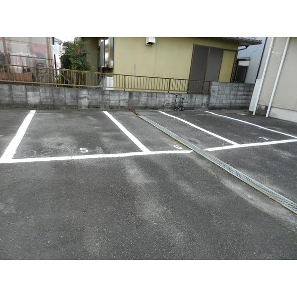 近江八幡市出町アパート 駐車場