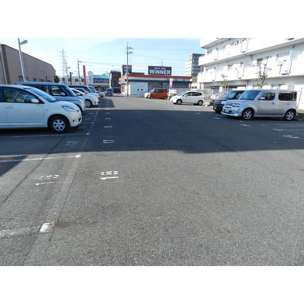 近江八幡市鷹飼町マンション 駐車場