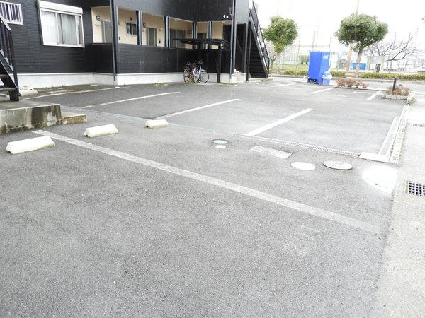 近江八幡市出町アパート 駐車場