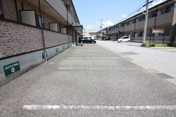 SOUTH・WING（151） 駐車場
