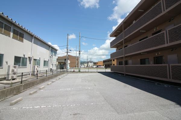 カーサボヌール（302） 駐車場