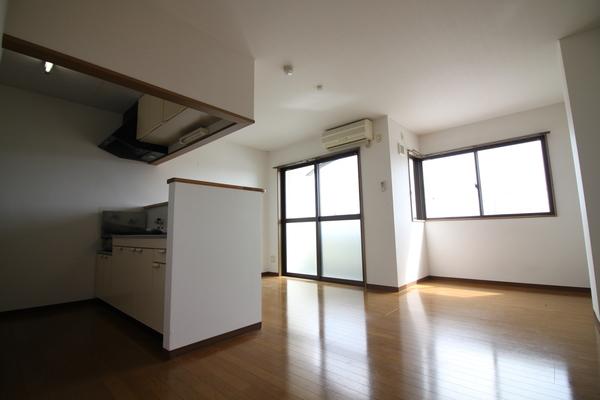 松ぼっくり 部屋画像