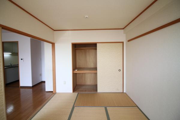 apartment 八幡中山町
