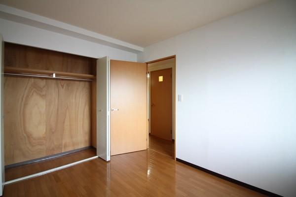 apartment 八幡中山町
