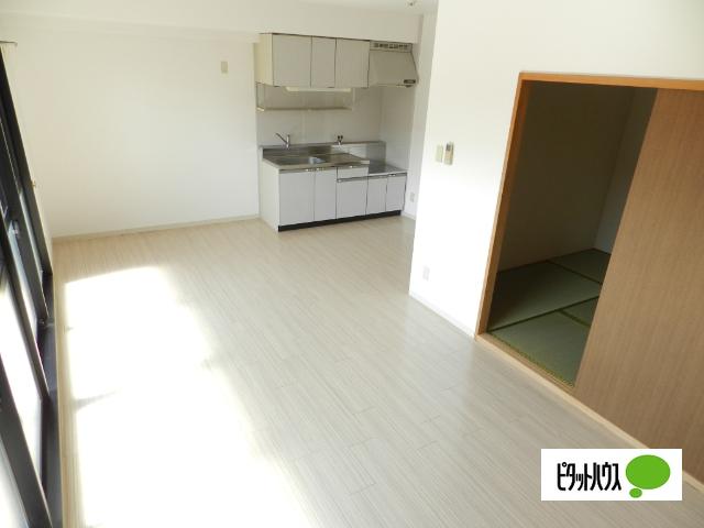 メゾンクレーネ弐番館 室内