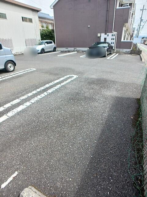 ミニヨンＡ（203） 駐車場