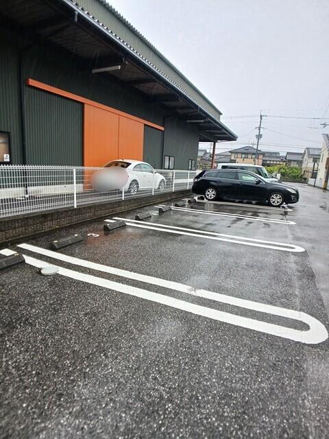 リバティ　ウインド（101） 駐車場