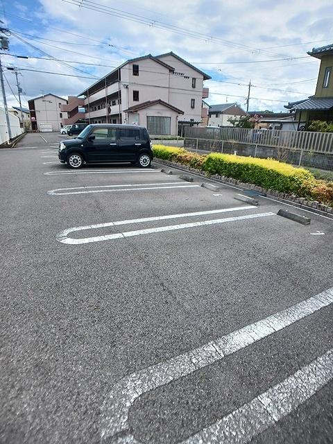 カトル　アンソレイエ（303） 駐車場