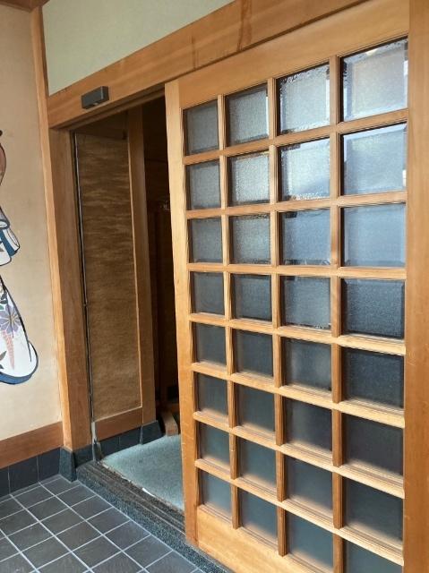 神照町テナント 玄関