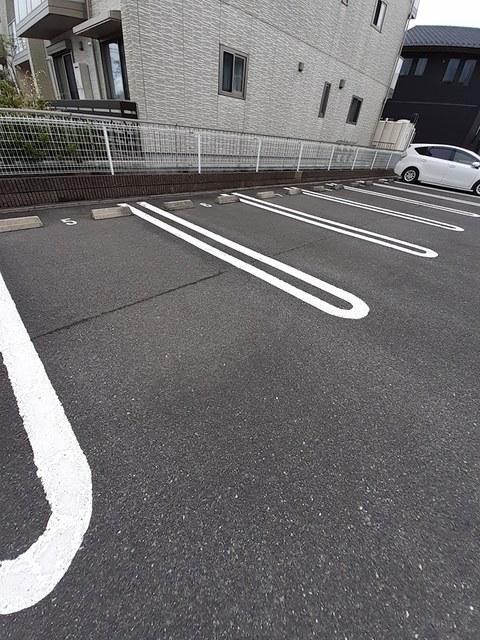 アルバⅡ（203） 駐車場