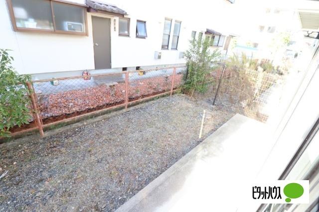 近江八幡市中村町アパート 庭