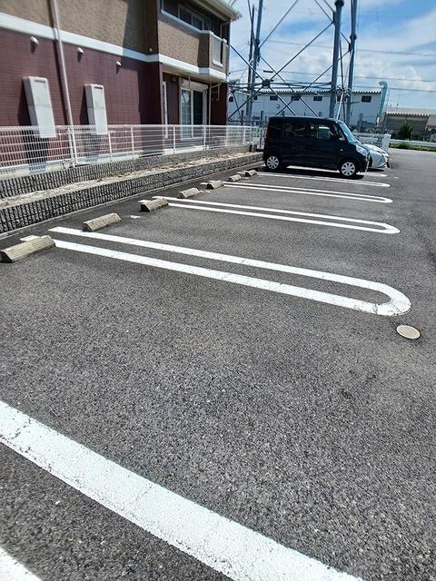 リバティ　スクエア（103） 駐車場