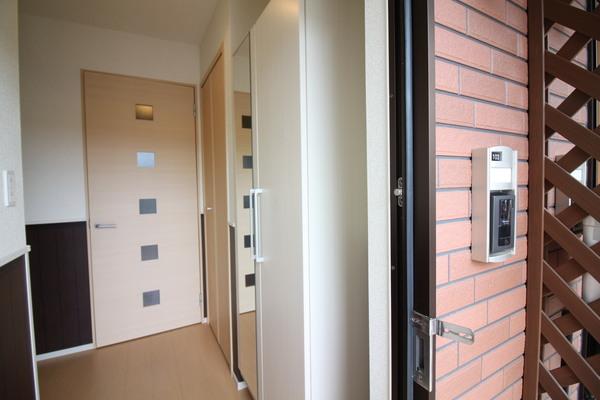 フォレストパーク・七番館（102） 玄関