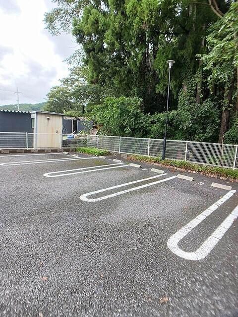 フォレストパーク・七番館（102） 駐車場