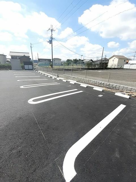 トラスト　メゾン（103） 駐車場
