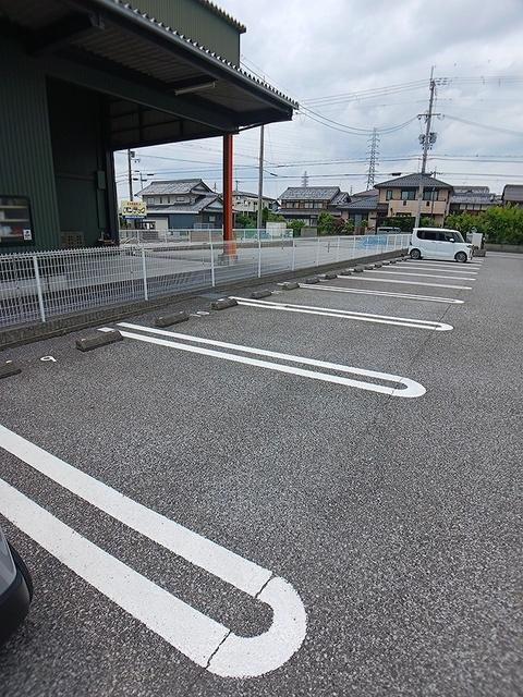 リバティ　ウインド（203） 駐車場
