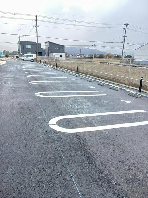 ノアヴェルテ（201） 駐車場