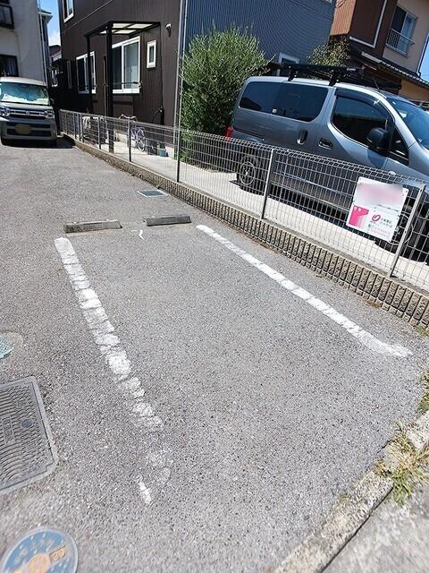 ハーモニー（101） 駐車場