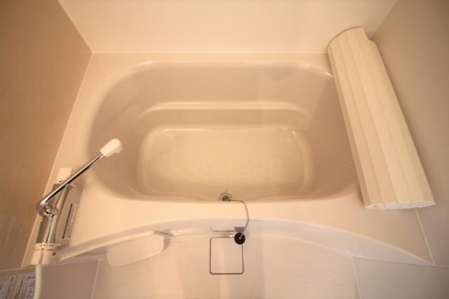 長浜市弥高町アパート バス／シャワー