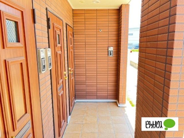 蒲生郡竜王町大字小口アパート 玄関