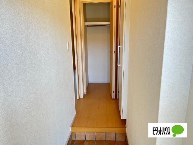 蒲生郡竜王町大字小口アパート 玄関
