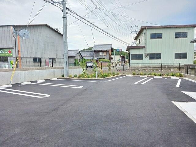 ソレイユカヤノⅥ（203） 駐車場