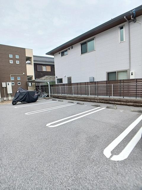 Ｃｈａｒｍｅ金屋（206） 駐車場