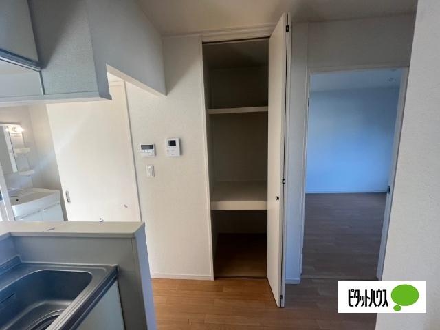 野洲市行畑アパート 収納