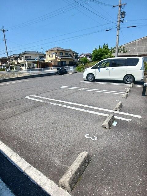 カルフールⅡ（101） 駐車場