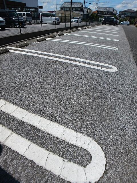 ベル・アラモ（103） 駐車場