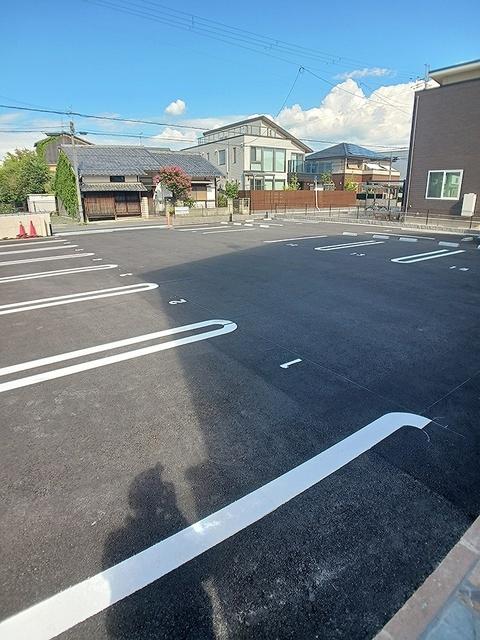 フルール近江（304） 駐車場