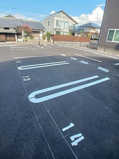 フルール近江（204） 駐車場