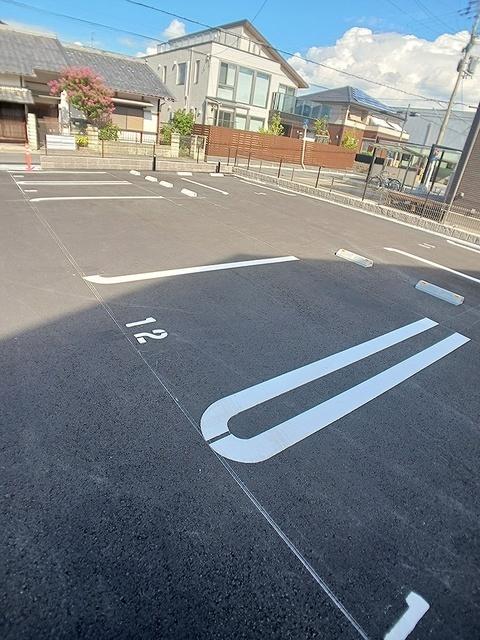 フルール近江（202） 駐車場