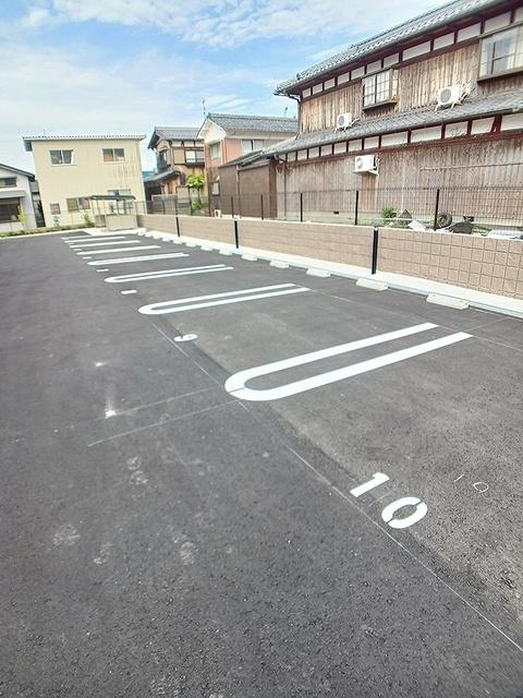 モマン　ドゥ　マノワール（105） 駐車場