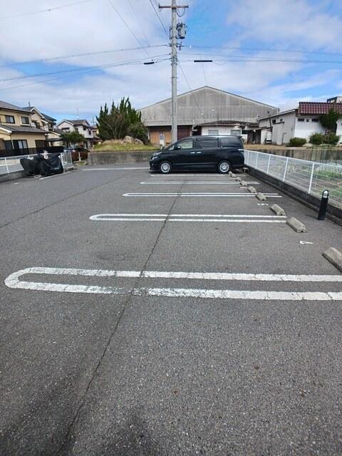 カルフールⅡ（102） 駐車場