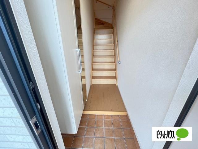 野洲市西河原アパート 玄関