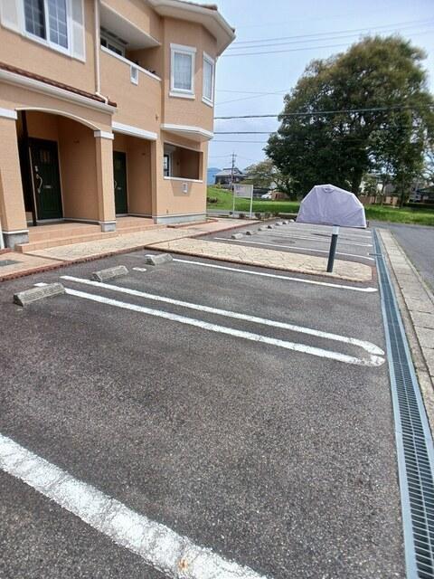 トゥー・ル・モンド（104） 駐車場