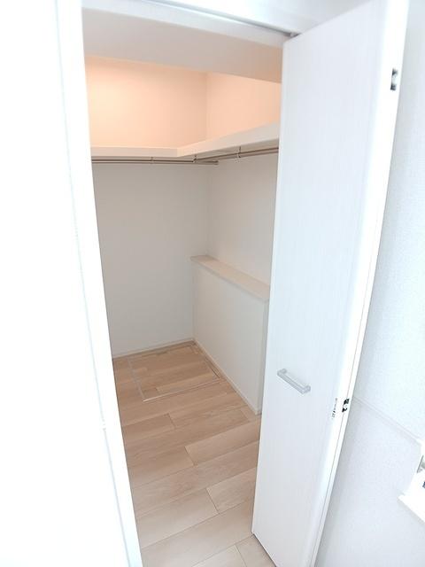ロイヤル　エンブレム（102） 収納