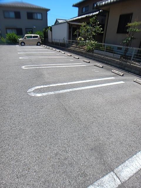フォレストひばりおか（301） 駐車場