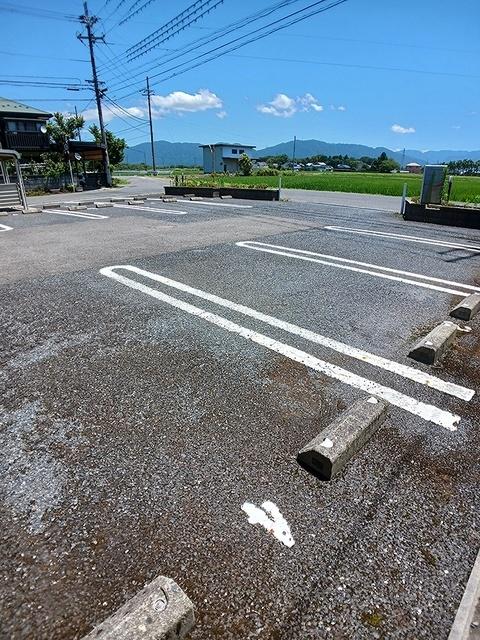 パインビレッジ９０（201） 駐車場