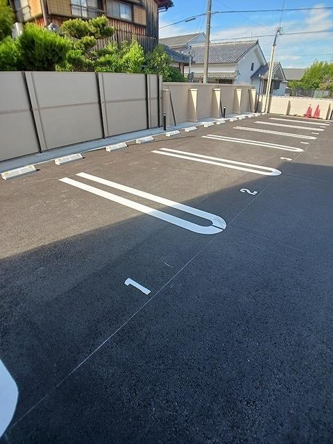 フルール近江（201） 駐車場