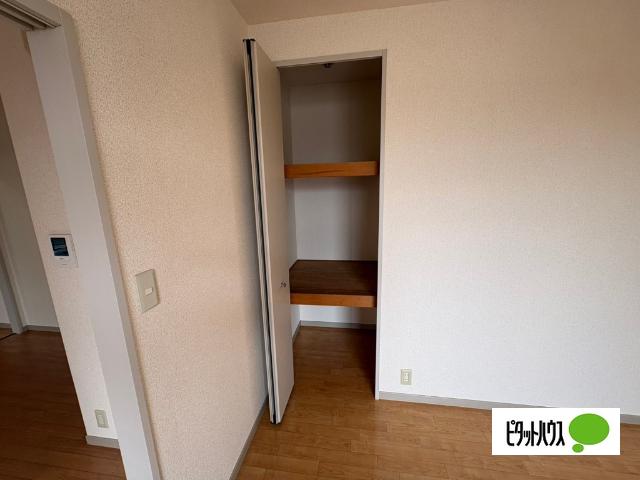 野洲市吉地アパート 収納