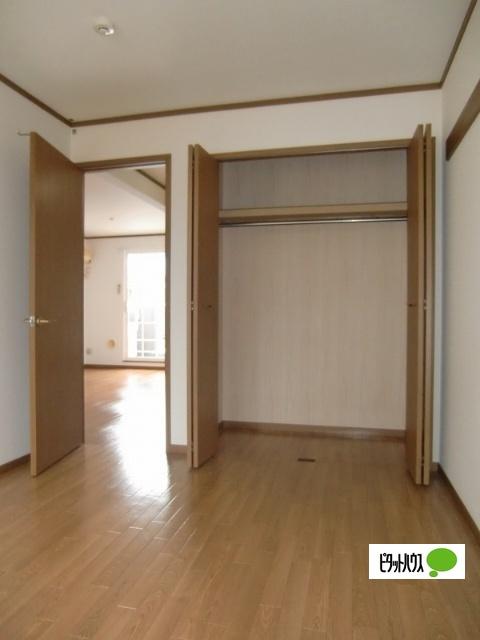 東近江市佐野町アパート 収納