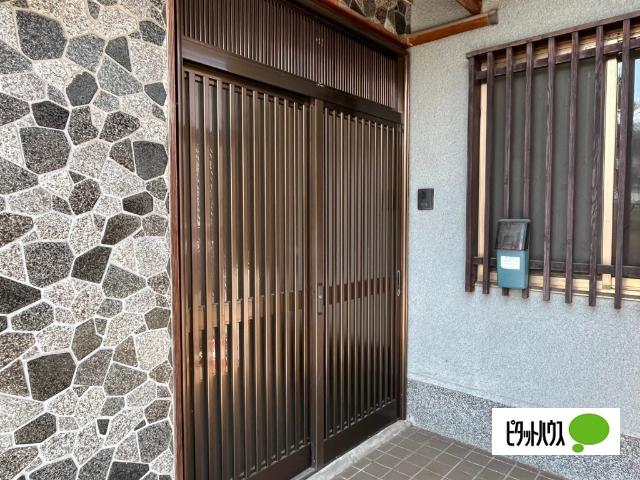 近江八幡市堀上町一戸建 玄関