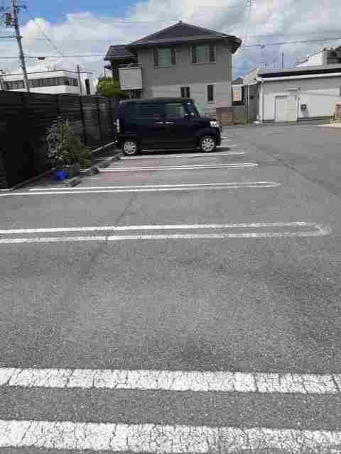 プラシード緑町（104） 駐車場