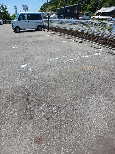 プログレスⅠ番館（202） 駐車場