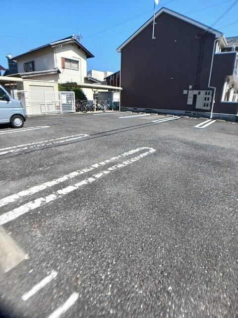 ミニヨンＢ（201） 駐車場
