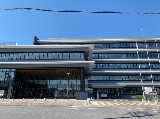米原市役所米原庁舎：302m